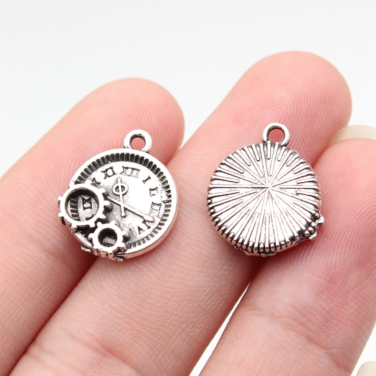 WYSIWYG 10pcs 16x14mm 2 Colors - Vintage Fashion Words recension och pris