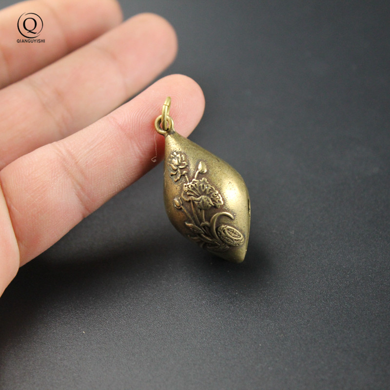 Brass Flowers Beautiful Bell P - Vintage Fashion Illustration recension och pris