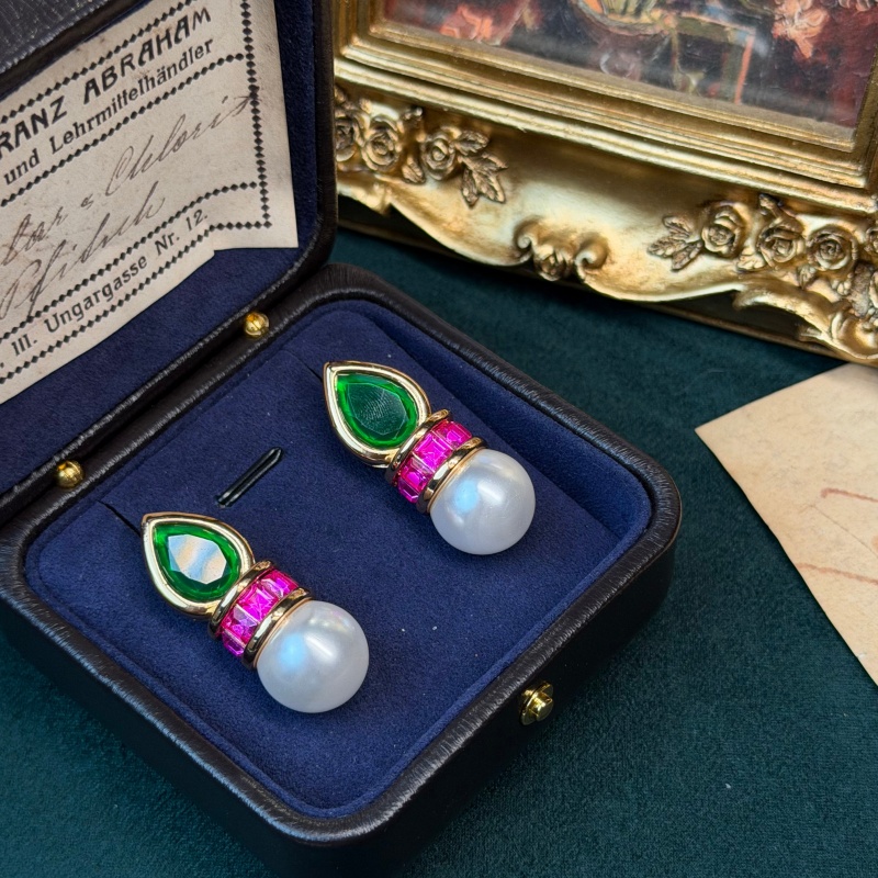 Vintage Green Glass Pink Zirco - Vintage Fashion Jewelry Brands recension och pris