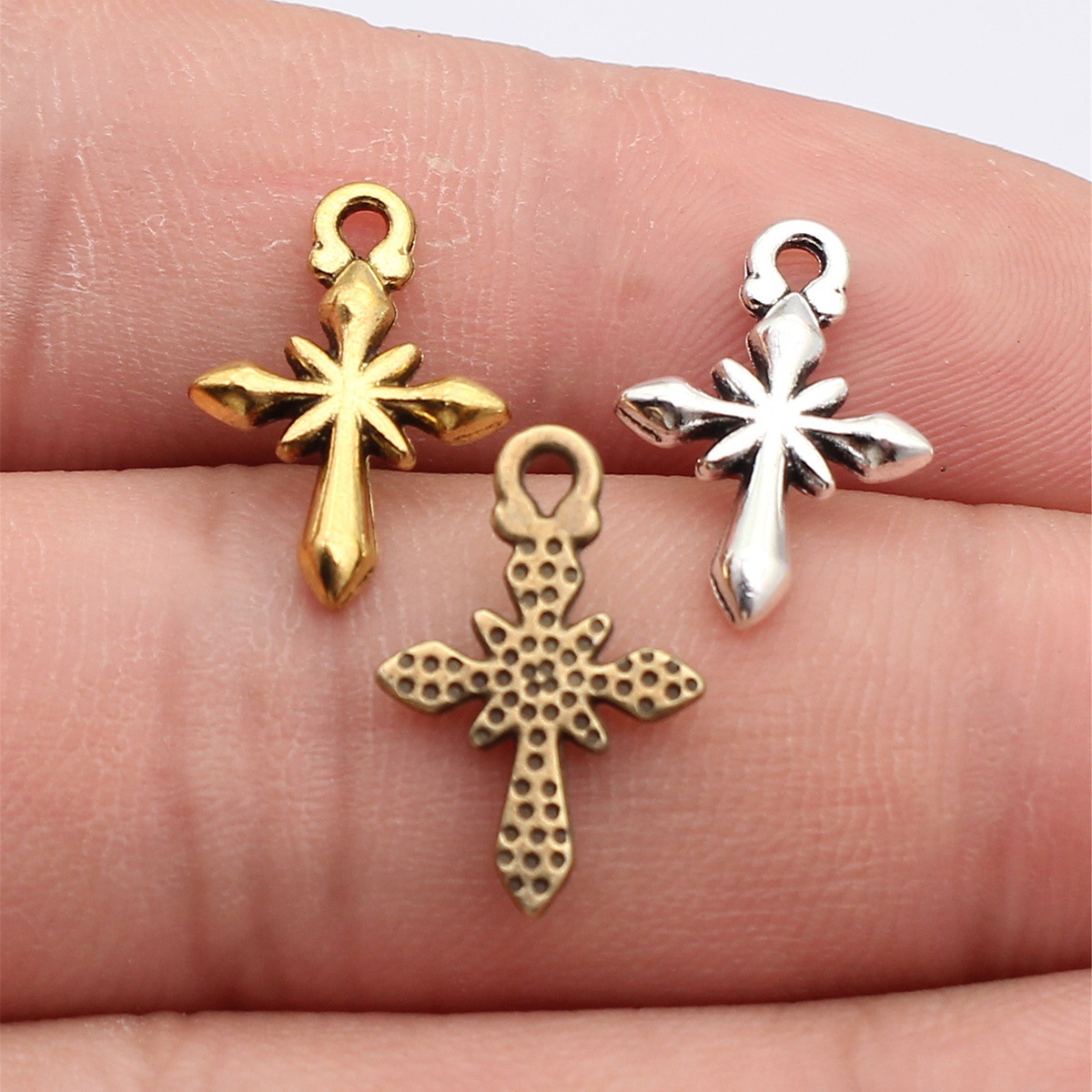 WYSIWYG 40pcs 18x12mm 3 Colors - Vintage Fashion Words recension och pris